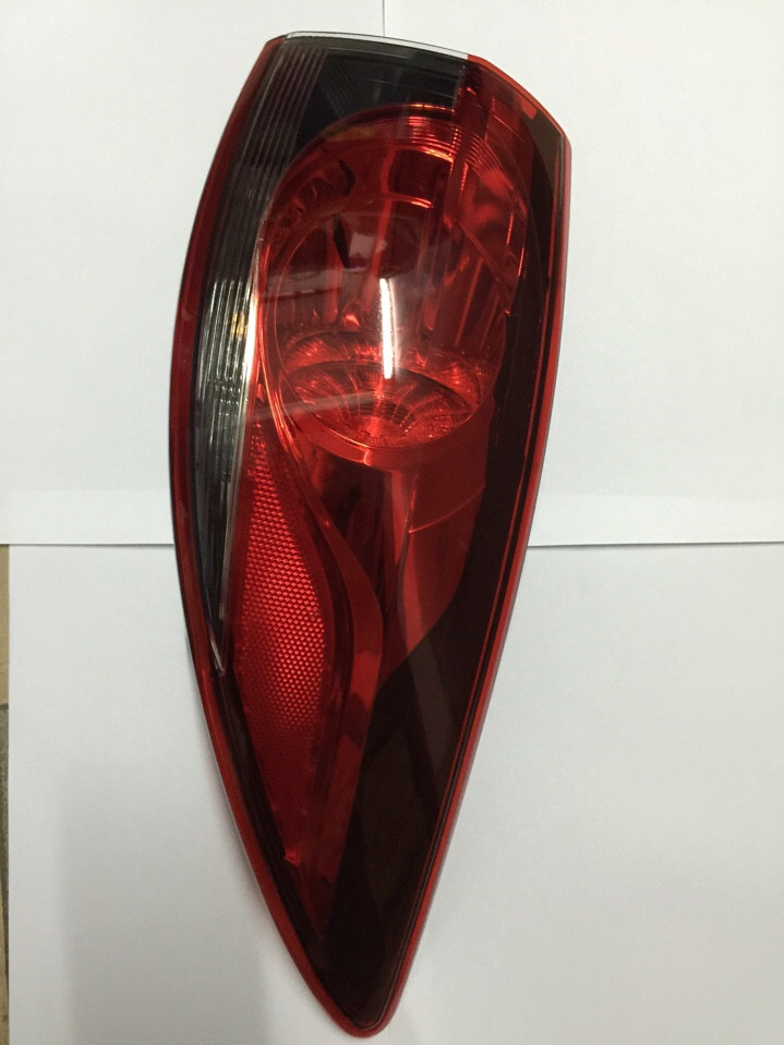 Đèn hậu miếng ngoài Mazda 6 2014